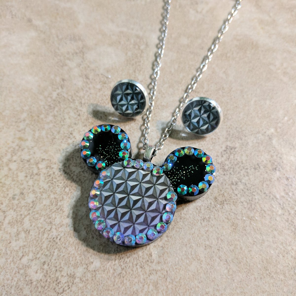 danglecharms's tweet photo. Take a vacation to Disney's Epcot Center this #NationalRelaxationDay! Message me for your set today!
#danglecharms #Disney #etsy #handmade https://t.co/VbfrN9VWUO