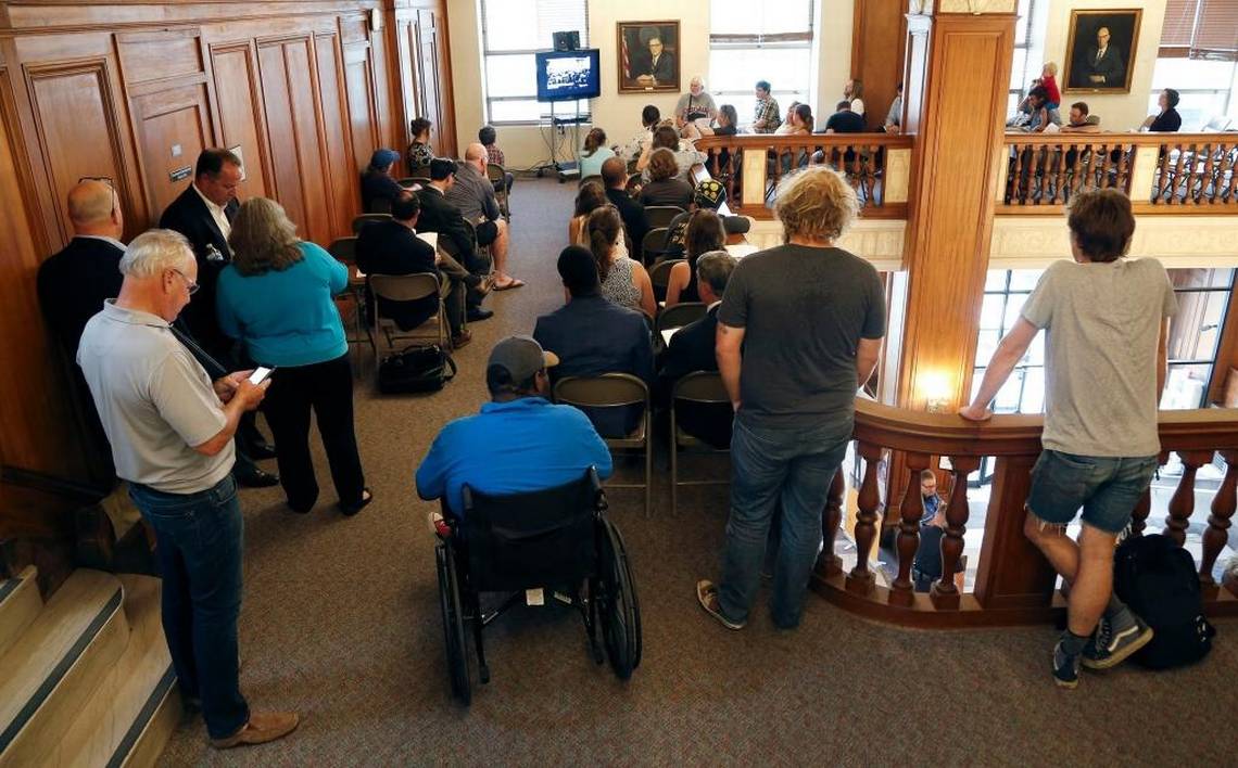 BGPolitics's tweet photo. Lexington council unanimously takes first step to move Confederate statues
https://t.co/KU7VFdmIgT https://t.co/yy66iYK4wk
