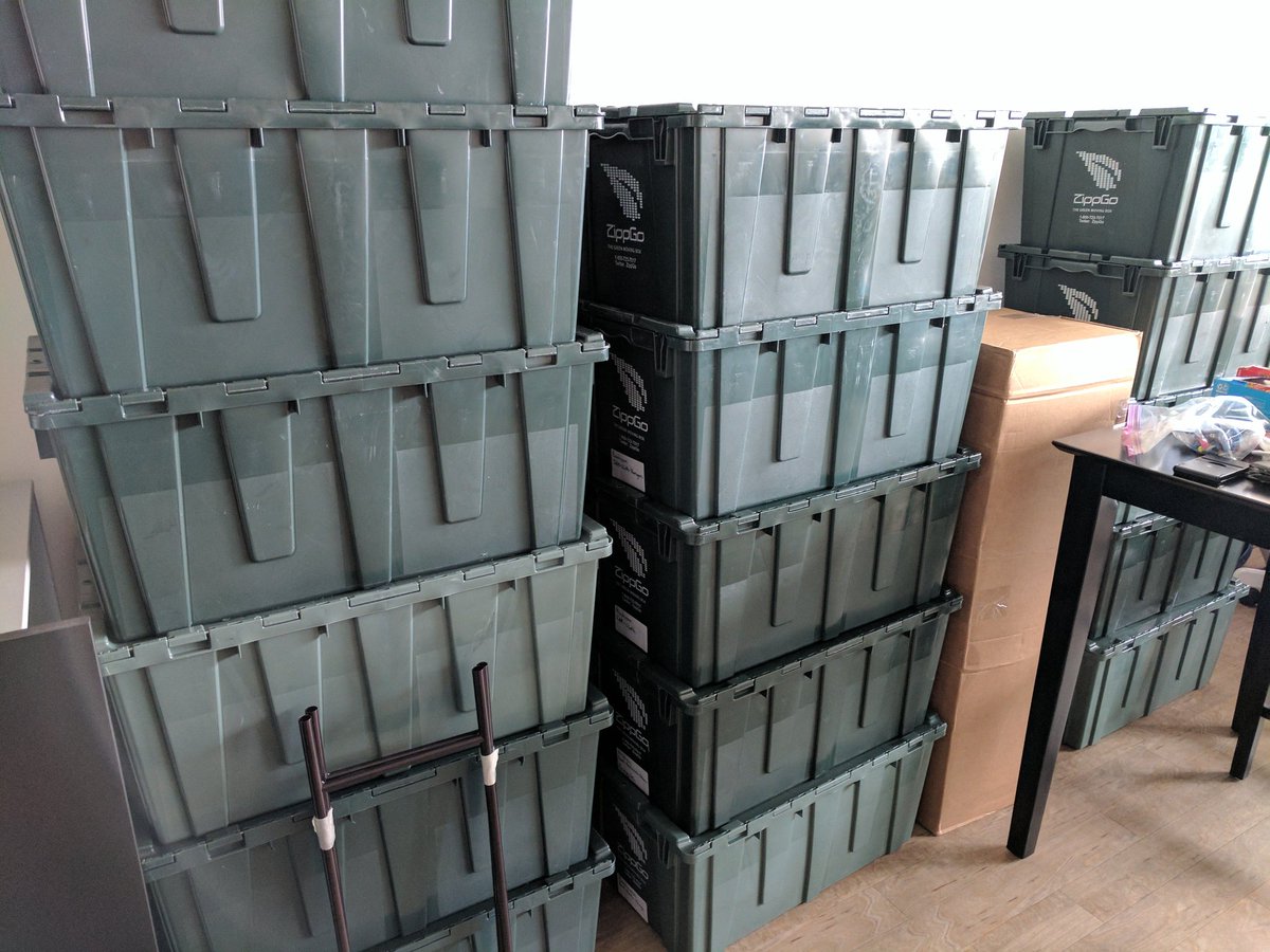 JustAndrexs's tweet photo. Almost there, we thought we wouldn't use the 25 boxes, we were wrong... Hehe @zippgo #zippgo https://t.co/FsxzPa0slO