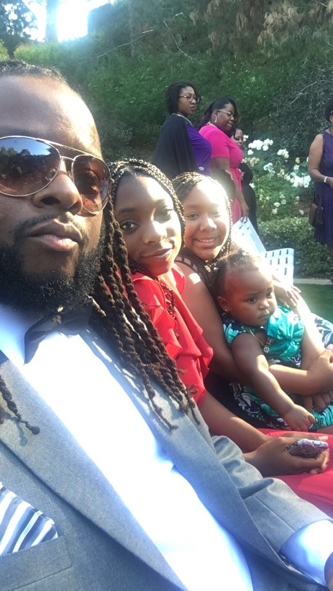 MarlonBunch's tweet photo. Me and my baby girls #Bunchgirlsrock https://t.co/mJR4mmsCR5