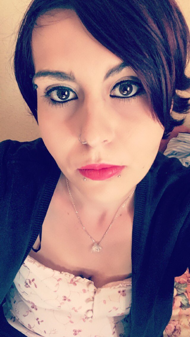 Tanya_Stevo's tweet photo. #selfie #pinklipstick https://t.co/YlxJDxQDmv