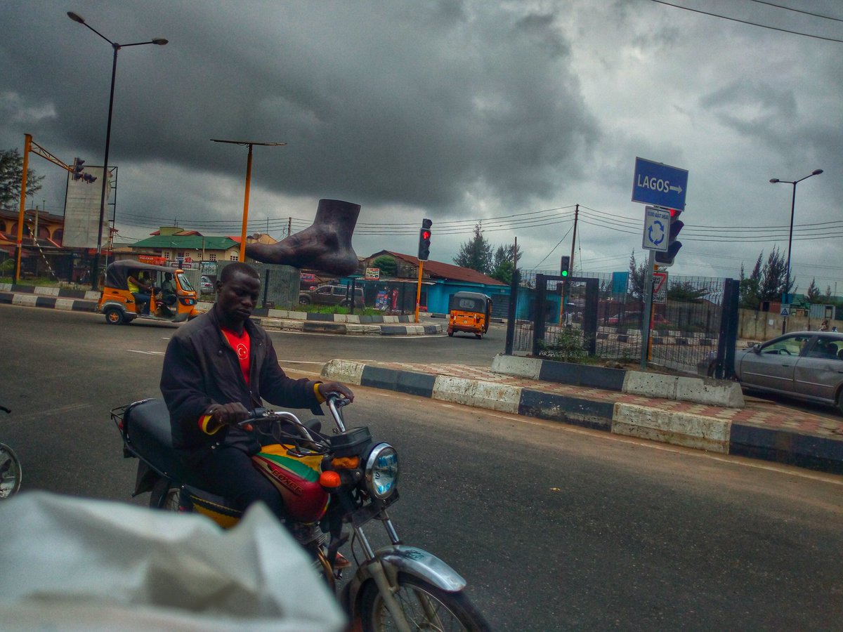 NoraAwolowo's tweet photo. DAY 1.
Street of Lagos.
📷 : TECNO L9 PLus
Cc @peero007 @PoeticZhajj
#10DaysSmartPhonegraphyChallenge
#Mobilephotography
#L9Plus https://t.co/r9bqX7zsjo