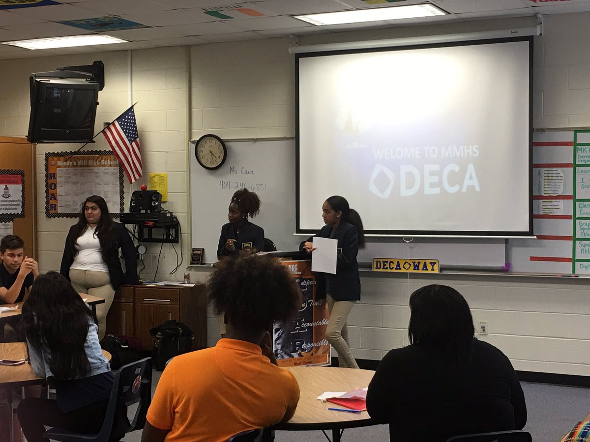 MundyHs's tweet photo. We had our 1st DECA meeting today 👏👏👏 GREAT turnout‼ We will be #limitless in 2018 👏🎈👏@MundyHs @MsCainentrep1 @patcain1965 https://t.co/kLsZ8pKDaM