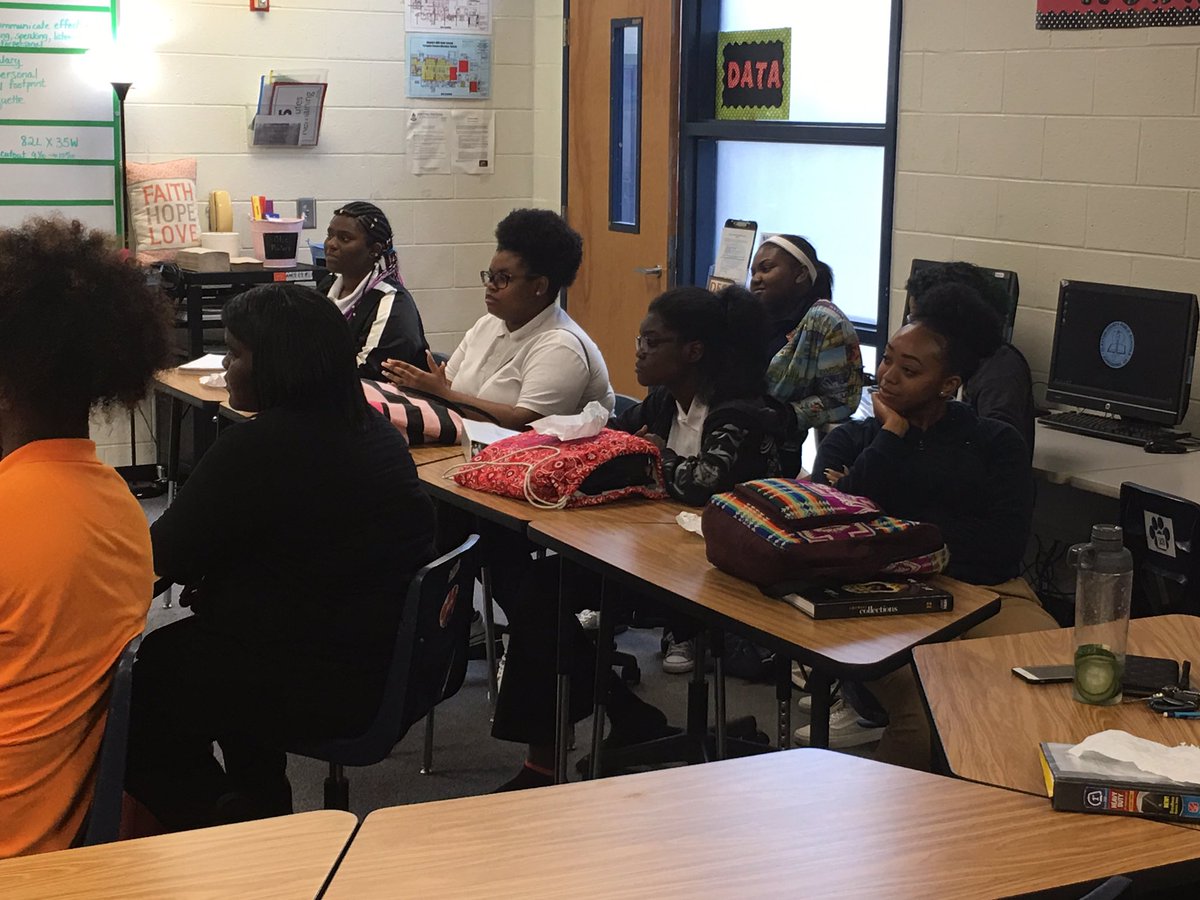 MundyHs's tweet photo. We had our 1st DECA meeting today 👏👏👏 GREAT turnout‼ We will be #limitless in 2018 👏🎈👏@MundyHs @MsCainentrep1 @patcain1965 https://t.co/kLsZ8pKDaM