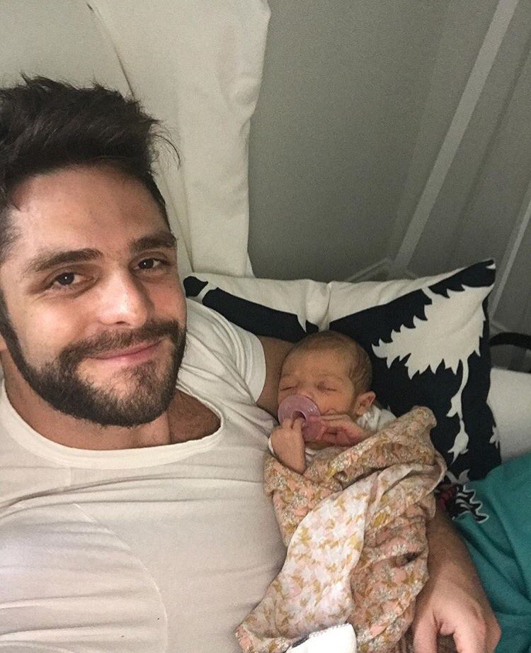 ThomasRhett's tweet photo. Getting the hang of it I think https://t.co/KgzVBeIn2H