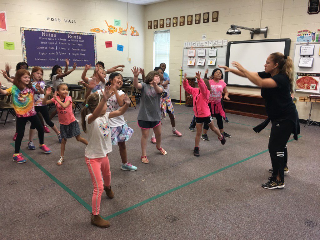 imiris11's tweet image. RSP students learning some Hip Hop moves w/ Ms. Honey! @thegrantprogram 
#Rockwellstudios #bakerbears #journeytoawe