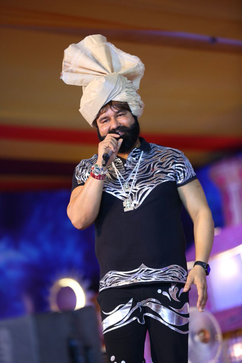 derasachasauda's tweet photo. And here are some glimpses of Guru Ji being honoured with 'Jat Gaurav Award' and Mark of respect, 'Pagdi'. #MSG9बर9Day6 https://t.co/g1zmi8JYuL