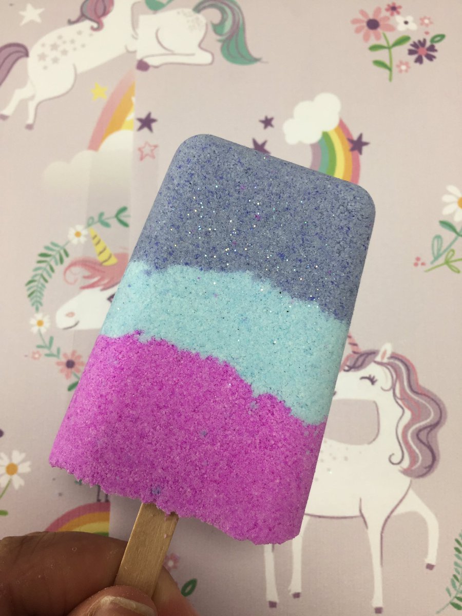 bathcandyuk_'s tweet photo. Bathe like a unicorn 🌈🦄 Magical unicorn lollipop bath bomb fragranced with candy floss 💕#bathbombs #lollypop #unicorn #unicornlove 🦄🦄💕💕💕 https://t.co/HAe30bczjr