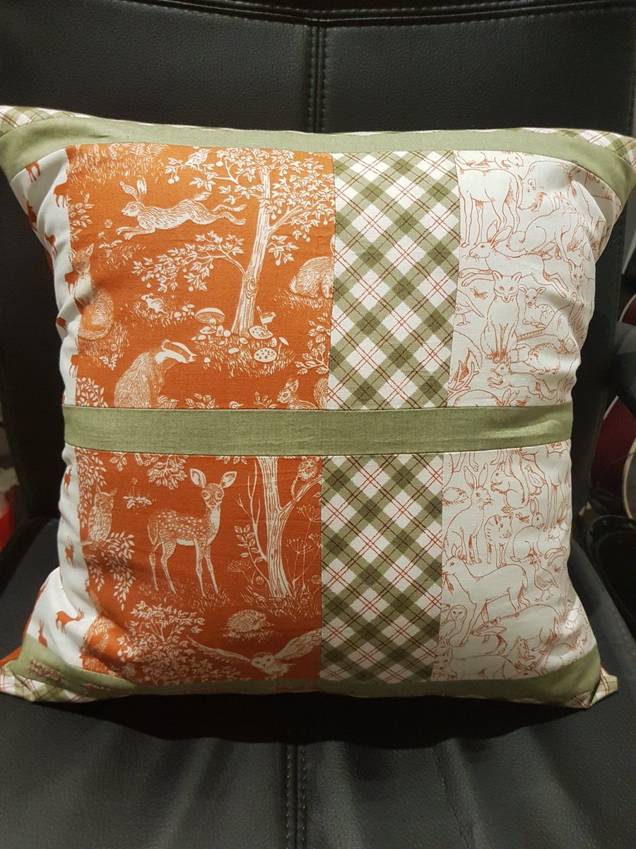 Rainbowloft's tweet photo. @sewingquarter We've just finished a cushion for one of our customers. What do you think ? #foq2017 #sewing #fabric #gifts #handmade https://t.co/70BrQbe0ow