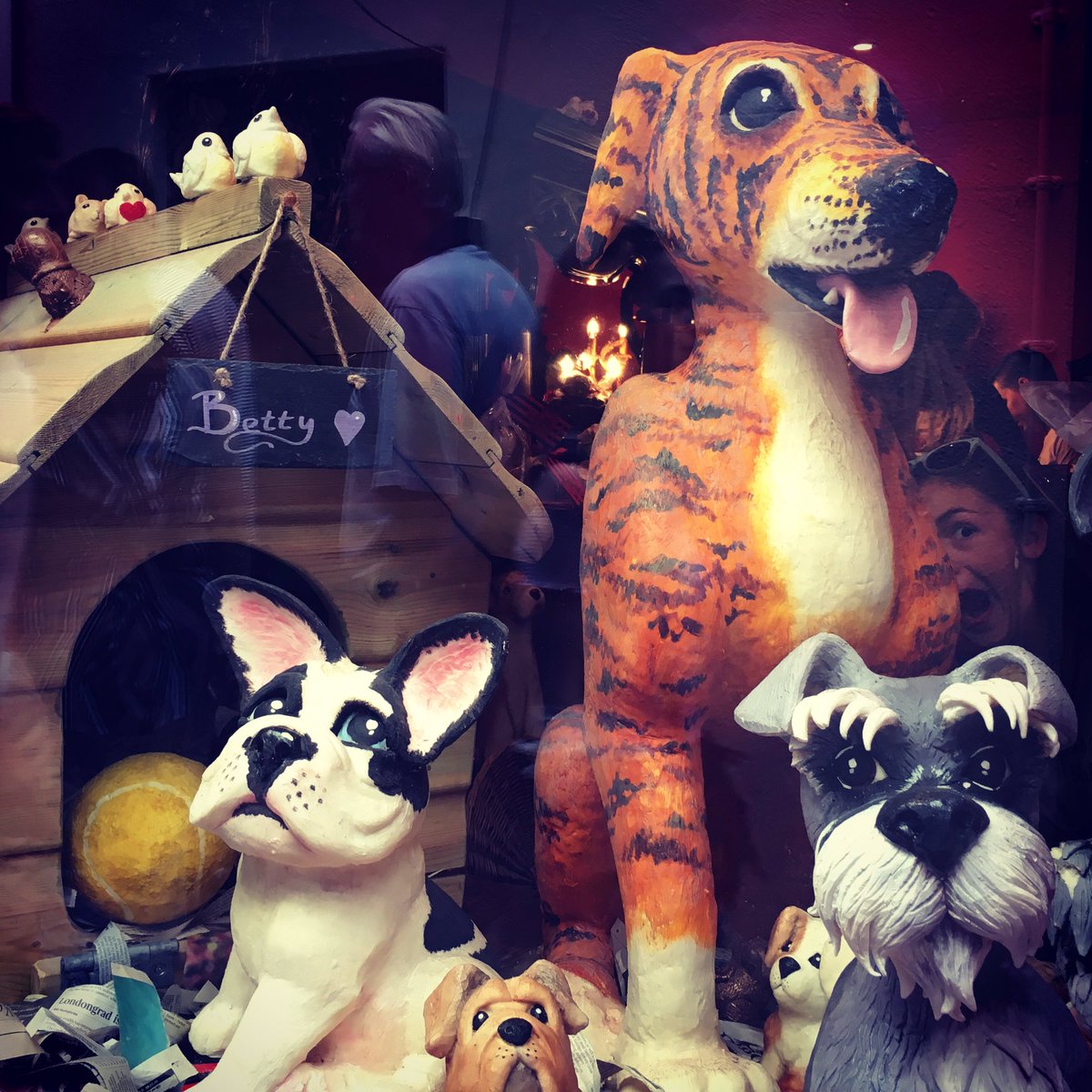 MarrinerJane's tweet photo. We love Brighton! Highlights from our day were the amazing @choccywoccyshop and chips on the beach ❤️ #Brighton #chipsonthebeach #family 💕☀️ https://t.co/CfSgcDNgim
