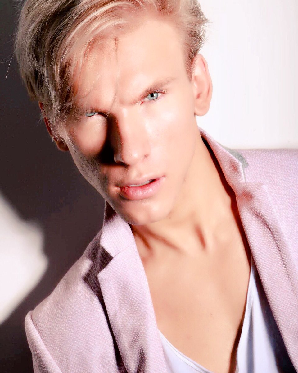 SGCreativePhoto's tweet photo. Fashion shoot #malemodel #fashion #london #creative #photographer https://t.co/s5gkiPad9f