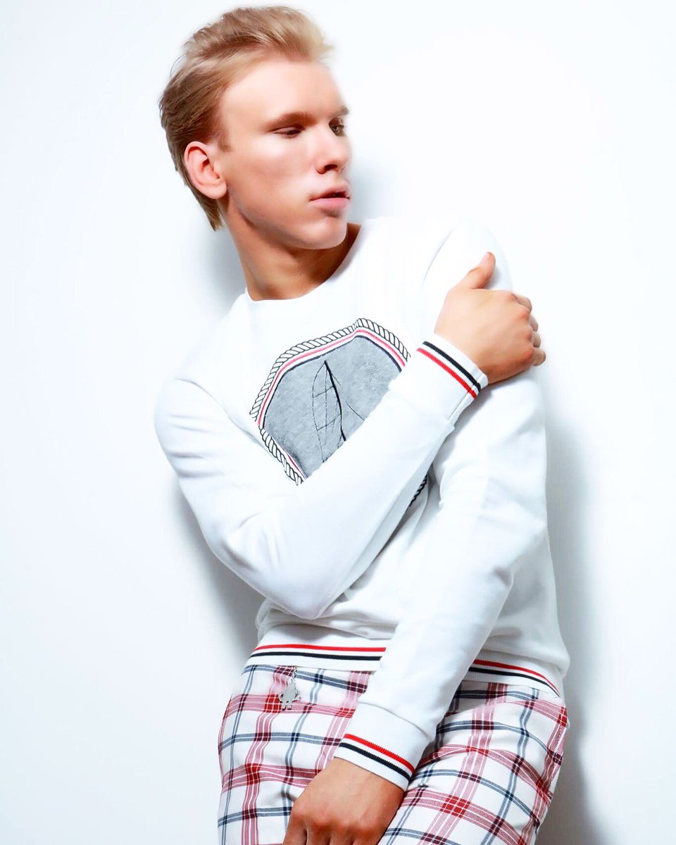 SGCreativePhoto's tweet photo. Fashion shoot #malemodel #fashion #london #creative #photographer https://t.co/s5gkiPad9f