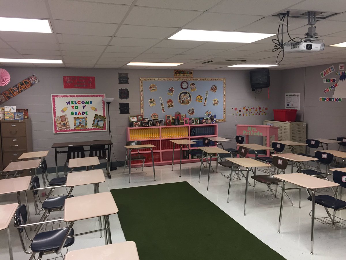 KariPrihoda's tweet photo. Room W-9 is ready for you BHS class of 2023! Can't wait to meet my new students tomorrow! #ichoosebrenham https://t.co/HqzvEoVZ25