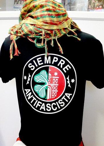 AmigoBonifacio's tweet photo. Señorxs, les pido Rt y follow a esta tienda antifa escocesa de la hostia. ▶ @CaltonBooks ◀ https://t.co/LvRJuRgzCN