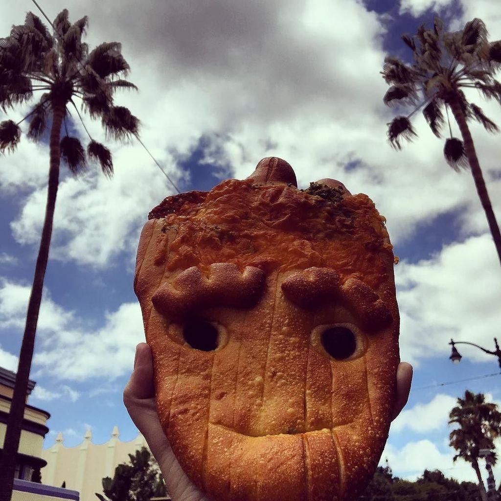 DisneySisters's tweet photo. i am bread 🍞 #disneysmmc #disneyland #groot #babygroot #grootbread #iamgroot #guardiansofthegalaxy #guardiansofthe… https://t.co/wLO1LAGcq3 https://t.co/ixyrQDnrns