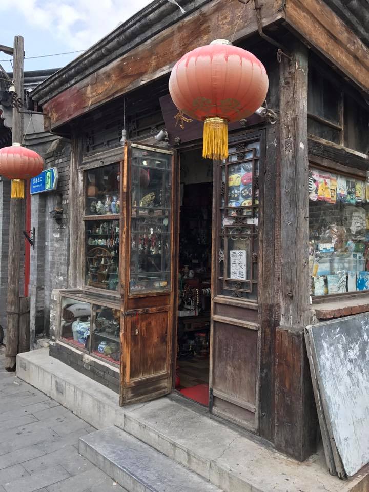 felderandy's tweet photo. My daughter arrived in Beijing 1 suitcase less than when she left. Thankfully she is now reunited ...and it feels so good #peachesandherb https://t.co/YqAAXKKLcs