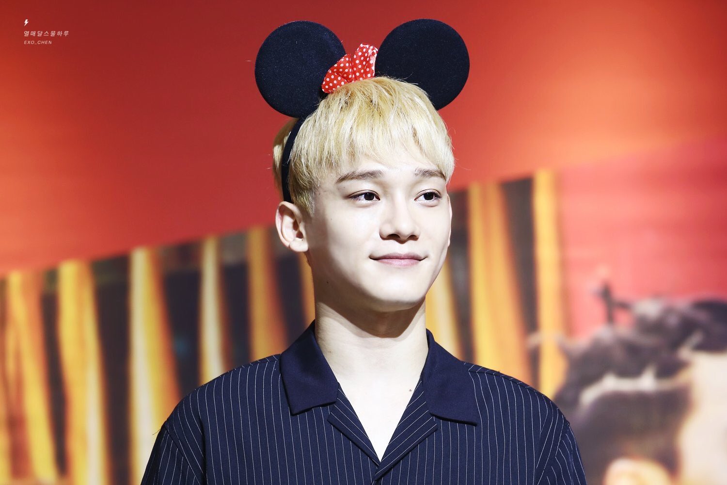 ニワトリ 私９月に３回ディズニー行くんですよ 阿呆 もう コレって指名ですよね コレ 敢えて彼女である自分の方がミッキーの カチューシャ 彼氏ジョンデがミニーのカチューシャ付けたディズニーデートの妄想レポあげること T Co Pdrajencxq