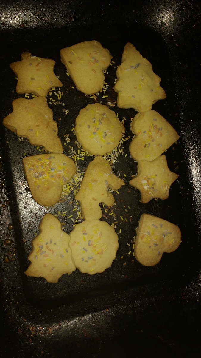 SmokingScarlet's tweet photo. Been baking biscuits. My house smells of biccys &amp; they turned out yummy 😋 https://t.co/h2yoTILpRr