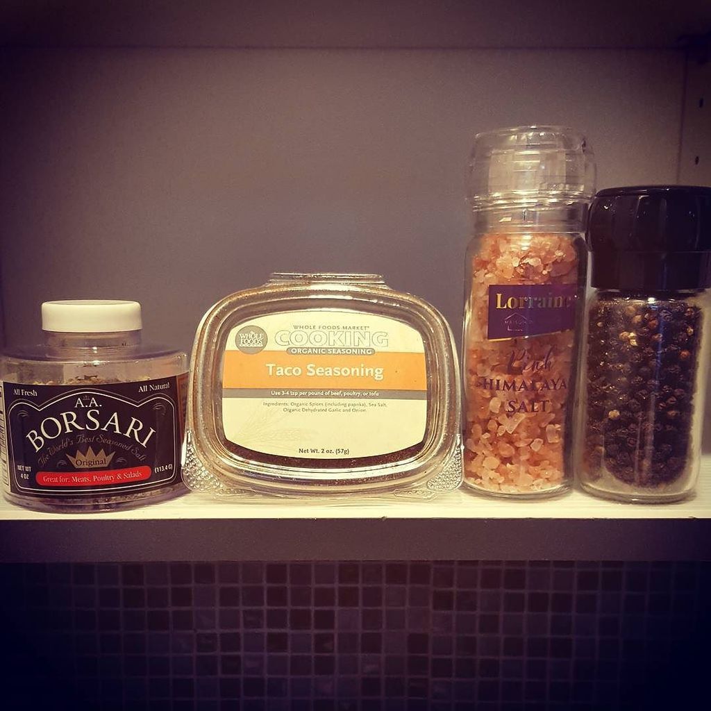 DietsBite's tweet photo. When you're travelling and in transition  it's really important to only bring with you the necessities.
See pic: t… https://t.co/7zq25UagBO https://t.co/DKaeqfmjN7