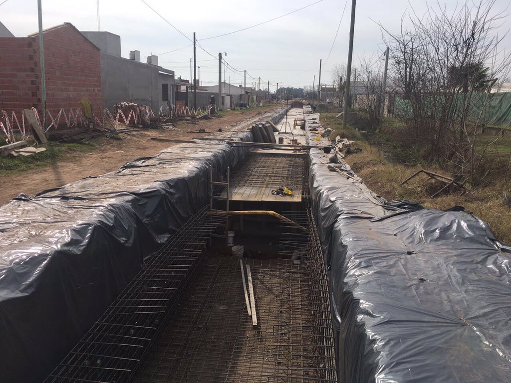 Klemensiewicz's tweet photo. Seguimos trabajando para que los vecinos bonaerenses del Barrio 31 de Julio de Saladillo vivan como lo merecen @mauriciomacri @mariuvidal https://t.co/wrMRYy9xEN