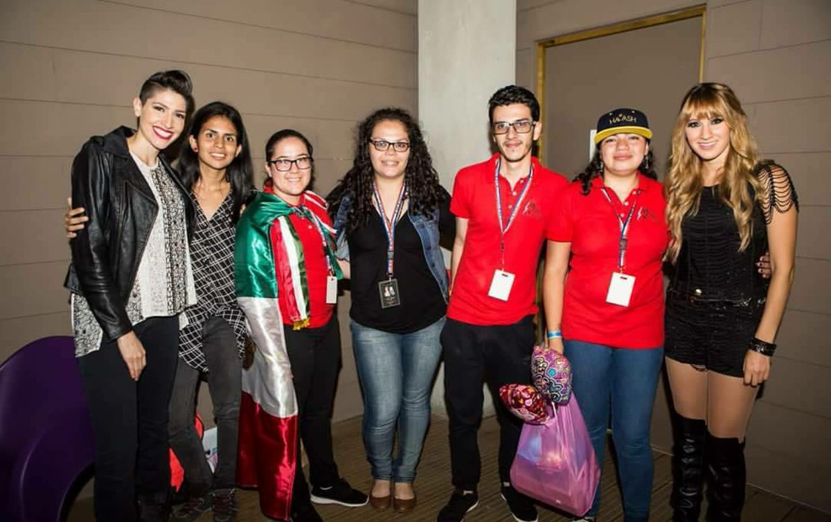 HechoRealidadCR's tweet photo. @haashoficial En Costa Rica minutos antes del show del año pasado. Las esperamos pronto de vuelta ❤ https://t.co/1fk3c1gUgT