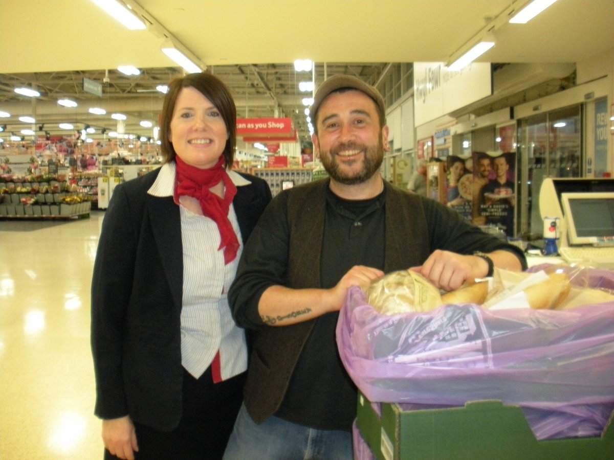 TiwWales's tweet photo. A massive thank you to @TescoSwansea for their foodshare donation tonight to the Unity LGBT Centre #LGBT #LGBTcommunitygivingback https://t.co/LQWHn2FDU1