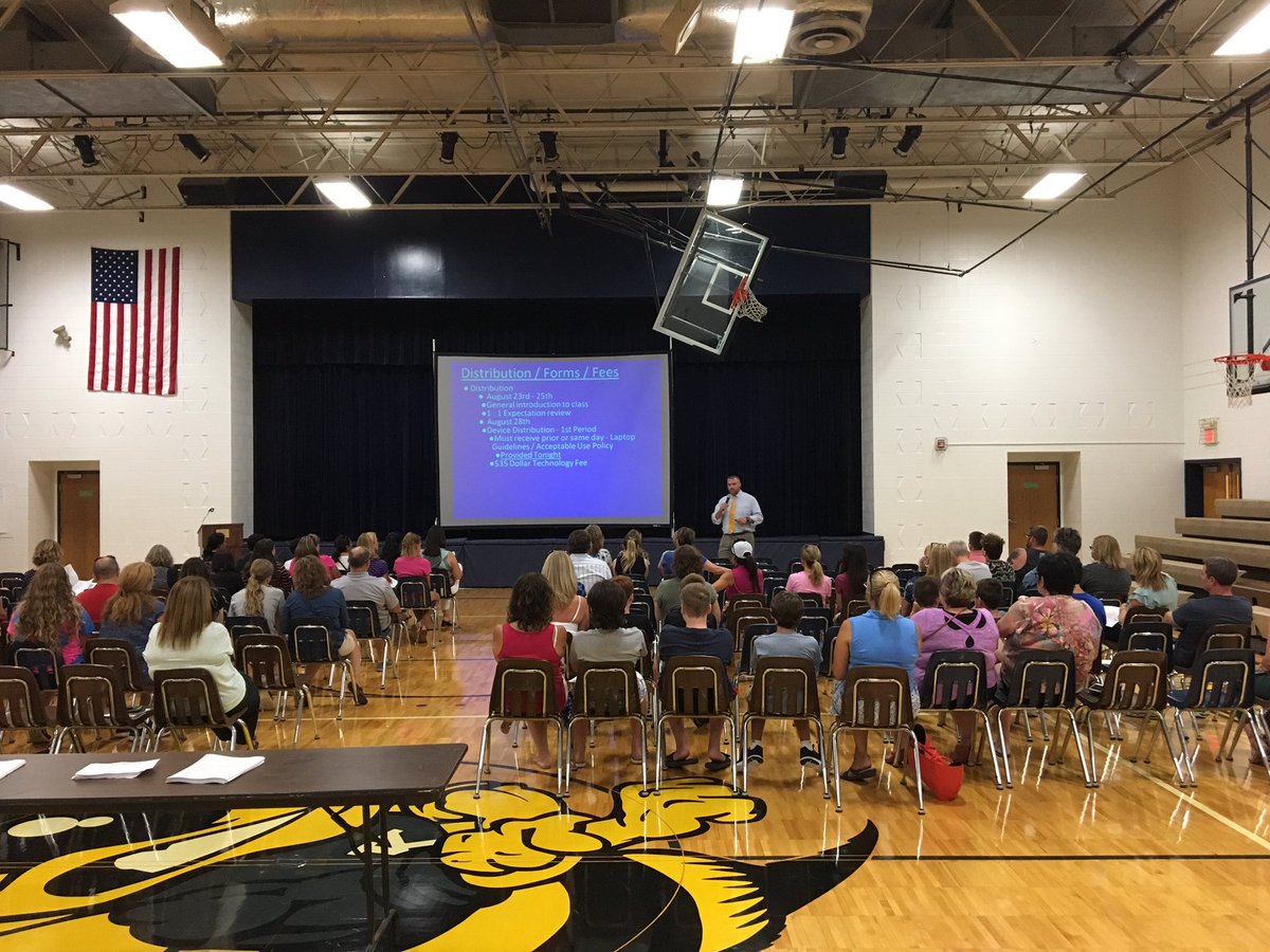 MrBillWadeBW's tweet image. @KMShornets presenting to Ps and Ss in grades 7-8 on our updated 1:1 initiative. #hornetpride #balancedlearning