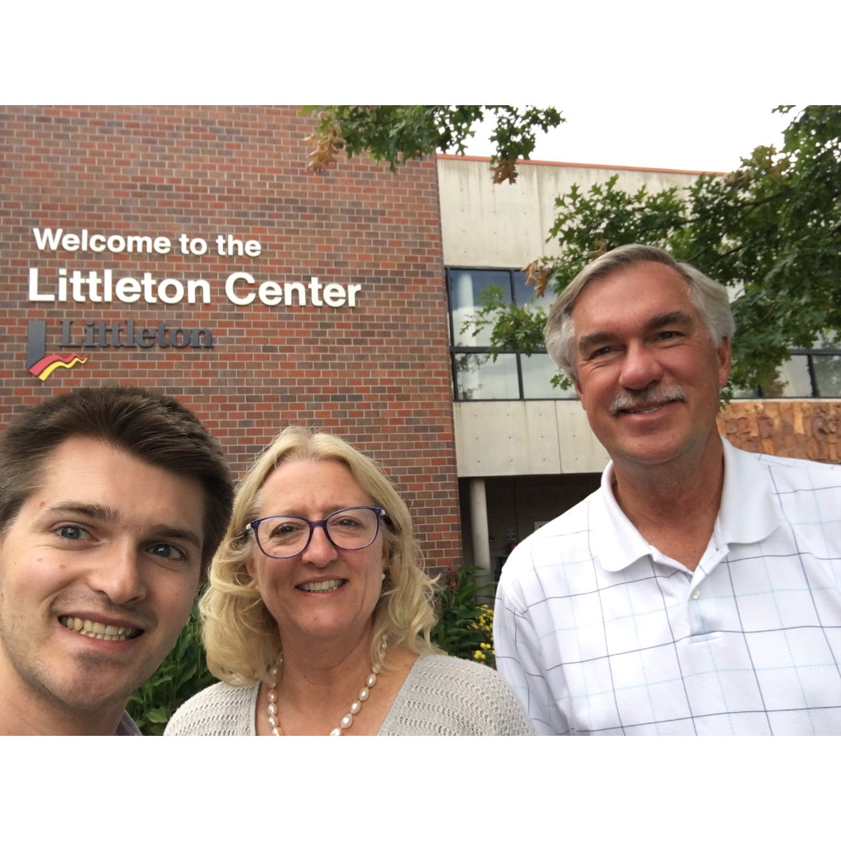 Weaversnet's tweet photo. It's #CityHallSelfie Day today. https://t.co/WztMiYhwE9