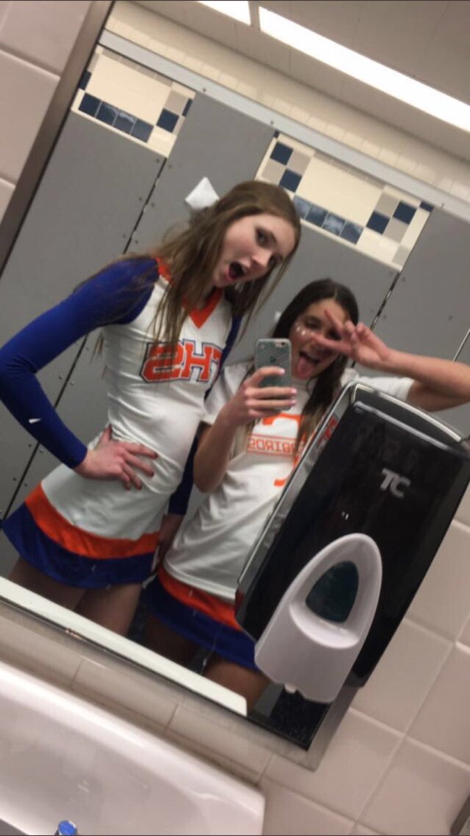 kylienewell7's tweet photo. KENNEDY happy birthday!!! thanks for seriously being the nicest person ever I loveee youuu💞❤️💘 #tbtpics @kennedyolsonnn https://t.co/7tAWndG6Xw