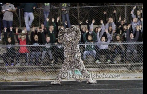 HDstudentsect_'s tweet photo. School is starting up again tomorrow and that means games are right around the corner!! 😏#HDcrazies https://t.co/CIkCLLKEfK