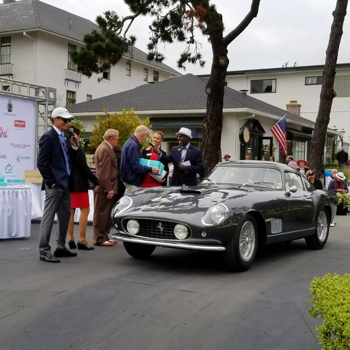 HeidiMrazArt's tweet photo. Best of Show. And what a great show it was!!!
#Ferrari #hard2beat #concours #onTheAvenue https://t.co/S2zzOw6UMy
