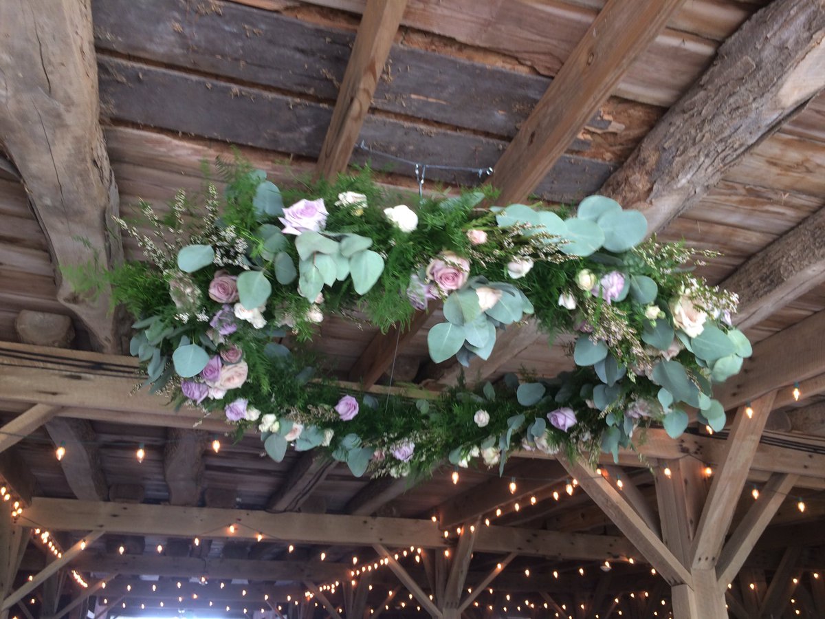 Dandelions10's tweet photo. We are loving the floral chandeliers this summer. We can design these for your wedding or event with endless foliages and fresh flowers! https://t.co/i43OBUtGbc