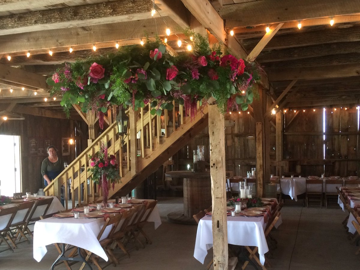 Dandelions10's tweet photo. We are loving the floral chandeliers this summer. We can design these for your wedding or event with endless foliages and fresh flowers! https://t.co/i43OBUtGbc
