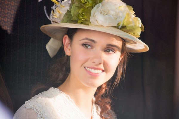 #넷플릭스 오늘 업데이트된 #호프밸리 해피하게 볼 수 있는 #굿위치 #체서피크쇼어 스타일의 "홀마크 채널" 드라마 Fun fact 2013년 애로우 스티븐...