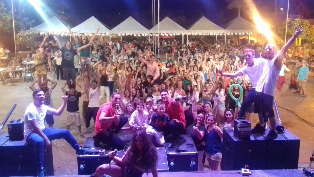 BudaOrquesta's tweet photo. Primer pase en Dilar y esto pinta muy bien gracias a toda esa gente que desde el principio lo habéis bailado todo !!! https://t.co/CKI1ec57Am