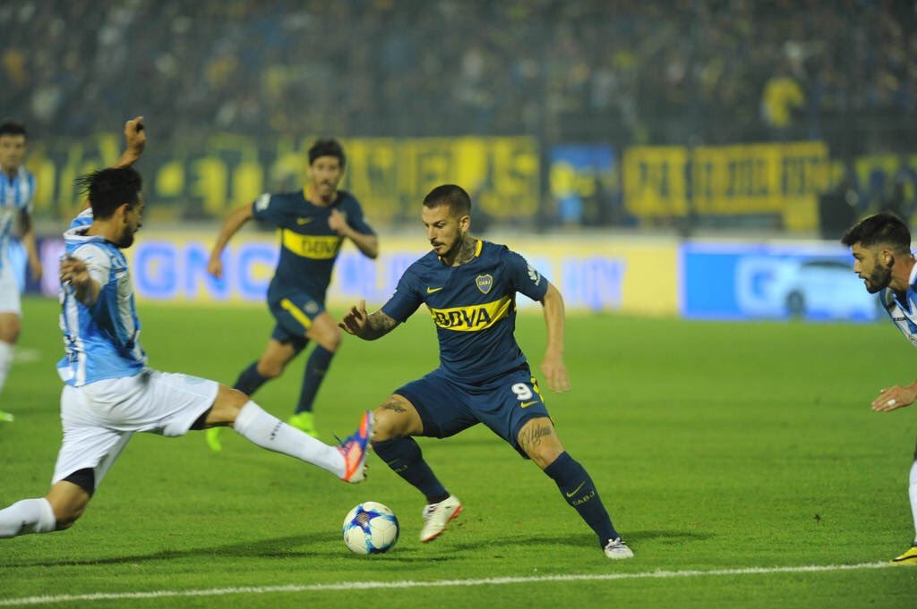 locura_boquense's tweet photo. Lleva 25 goles en 31 partidos oficiales jugados con la camiseta de BOCA. Eligió quedarse a defender la azul y oro. Gracias, @PipaBenedetto. https://t.co/sFBBCzz7sg