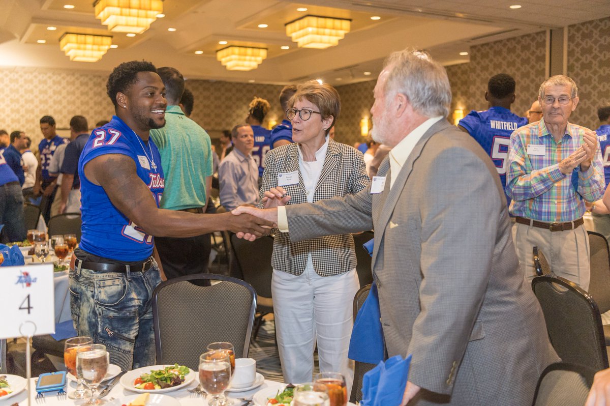 TulsaFootball's tweet photo. 📸 Team arrival @ today's luncheon

#ReignCane | #ForOurCity https://t.co/ORUpVeuf6E