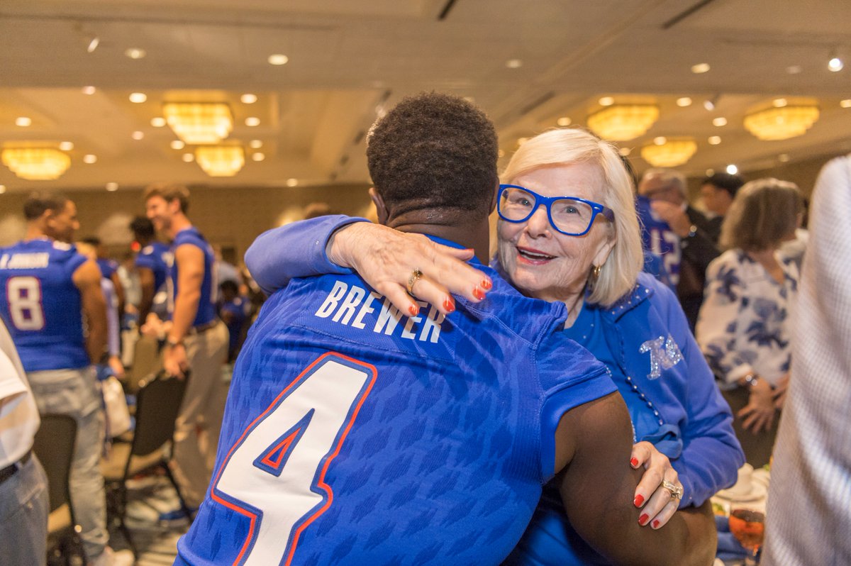 TulsaFootball's tweet photo. 📸 Team arrival @ today's luncheon

#ReignCane | #ForOurCity https://t.co/ORUpVeuf6E