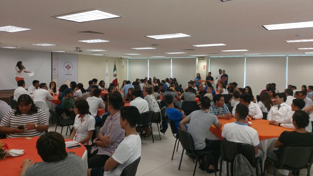 AnahuacCancun's tweet image. Comida con alumnos de distintos Estados de la República y países de América y Europa. #SoyForáneo #studyinparadise