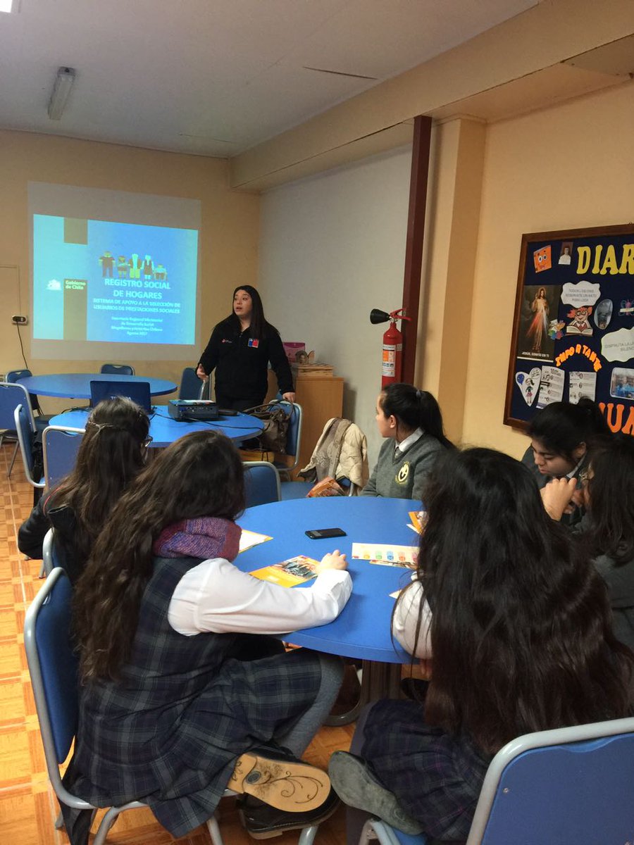 RSH_XII's tweet photo. Charla Liceo Maria Mazzarello de Puerto Natales #RegistroSocial #natales https://t.co/ofXdQ5ALGc
