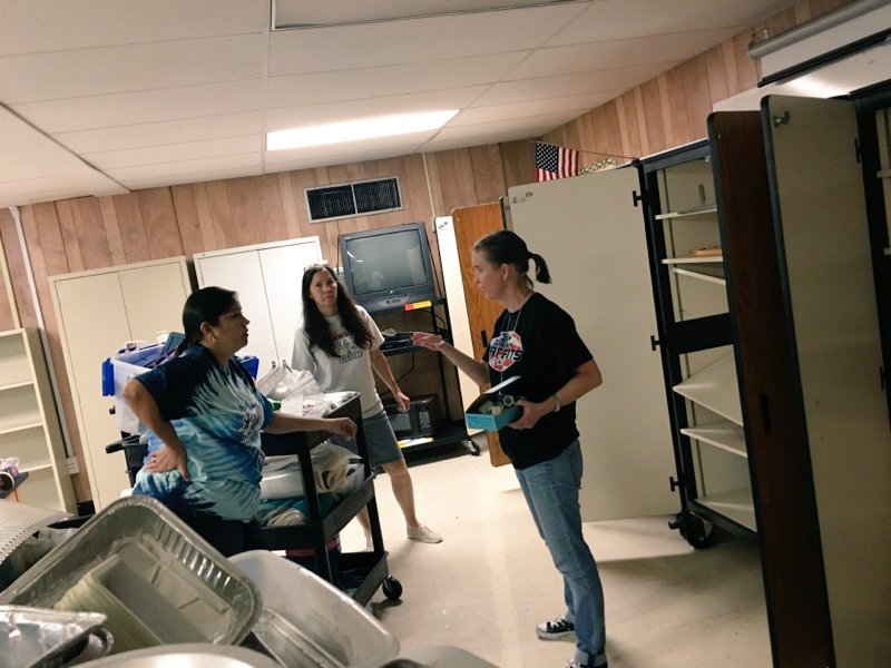 RMArredondo_3's tweet photo. From an empty portable to a fully functioning #dawsonshines science lab! 👩‍🔬💪🔬🔎🕺#teameffort #edchat #elemed #earlychat #scichat https://t.co/YYJT4t3TvI