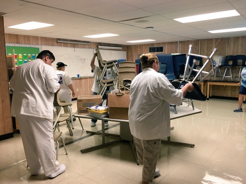 RMArredondo_3's tweet photo. From an empty portable to a fully functioning #dawsonshines science lab! 👩‍🔬💪🔬🔎🕺#teameffort #edchat #elemed #earlychat #scichat https://t.co/YYJT4t3TvI