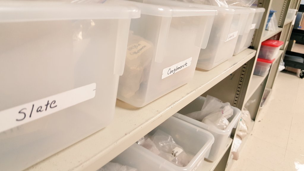 RMArredondo_3's tweet photo. From an empty portable to a fully functioning #dawsonshines science lab! 👩‍🔬💪🔬🔎🕺#teameffort #edchat #elemed #earlychat #scichat https://t.co/YYJT4t3TvI