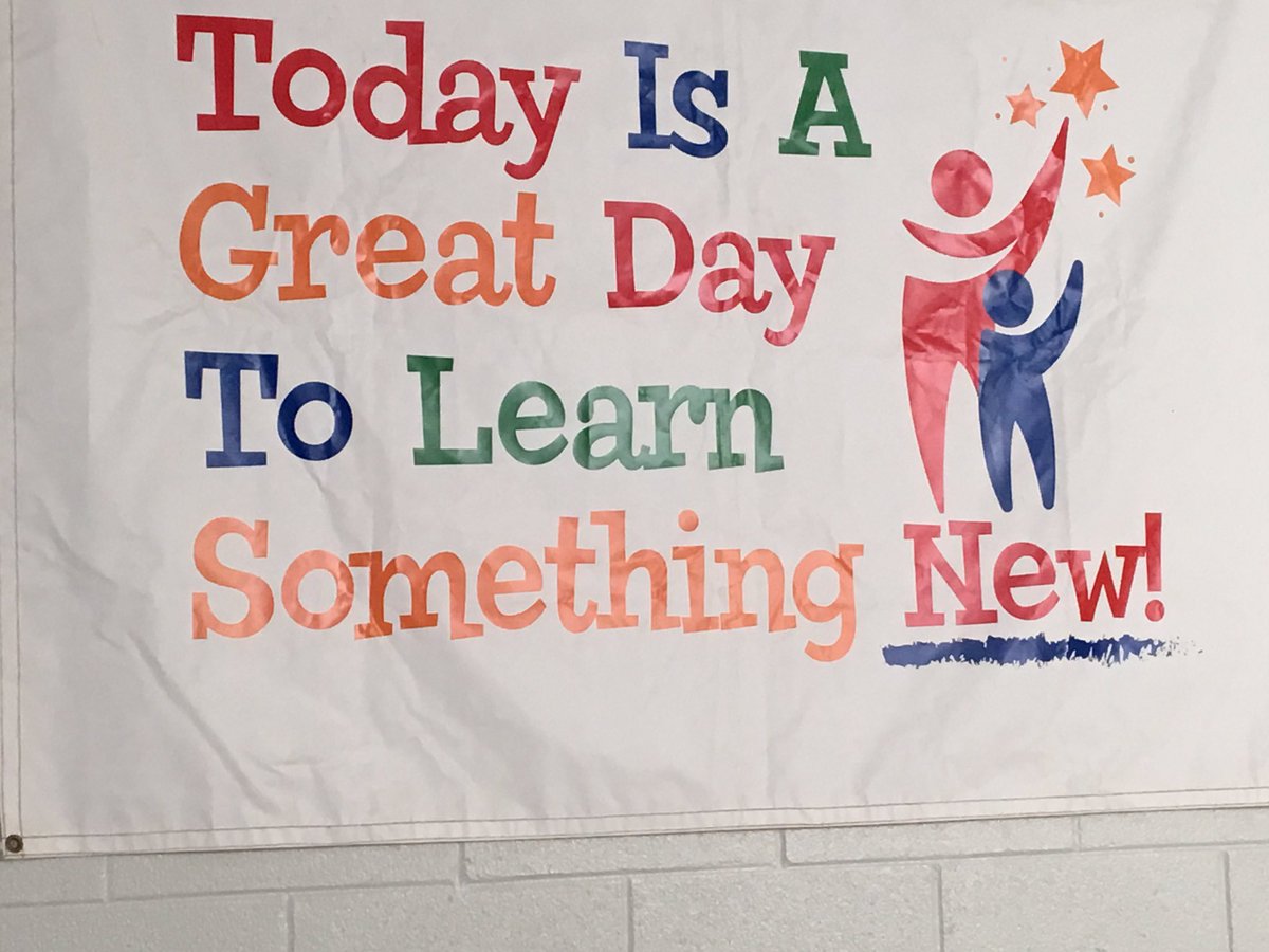 ShannaEdwards20's tweet photo. A picture of favorite bulletin board. #TravisPDrocks from Shanna Edwards https://t.co/f18mQsdAS1