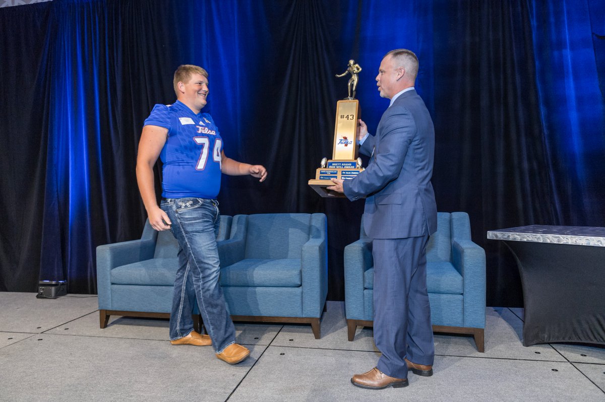 TulsaFootball's tweet photo. 📸 Congratulations to Chandler Miller, this year's Brett Adams Iron Will Award winner!

#ReignCane | #ForOurCity https://t.co/07zYcNEPlg