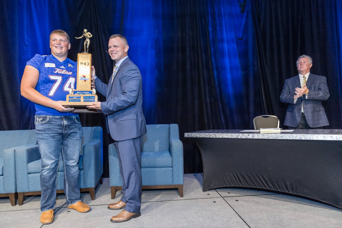 TulsaFootball's tweet photo. 📸 Congratulations to Chandler Miller, this year's Brett Adams Iron Will Award winner!

#ReignCane | #ForOurCity https://t.co/07zYcNEPlg