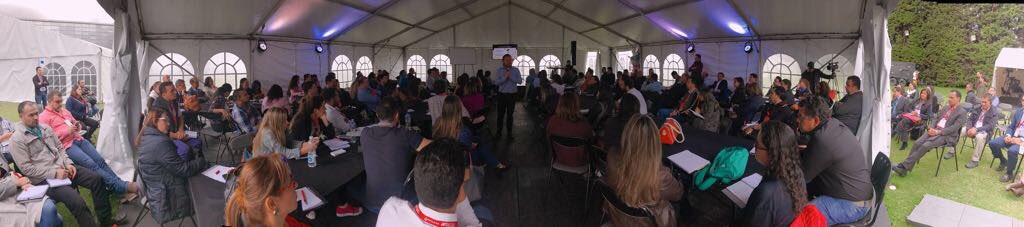 jorgerojas's tweet photo. Out of the Blu en @CrecerCamp mostrándole a los empresarios la importancia de contar bien su historia. @Bancoldex #CrecerCamp https://t.co/fpuYGORzN7