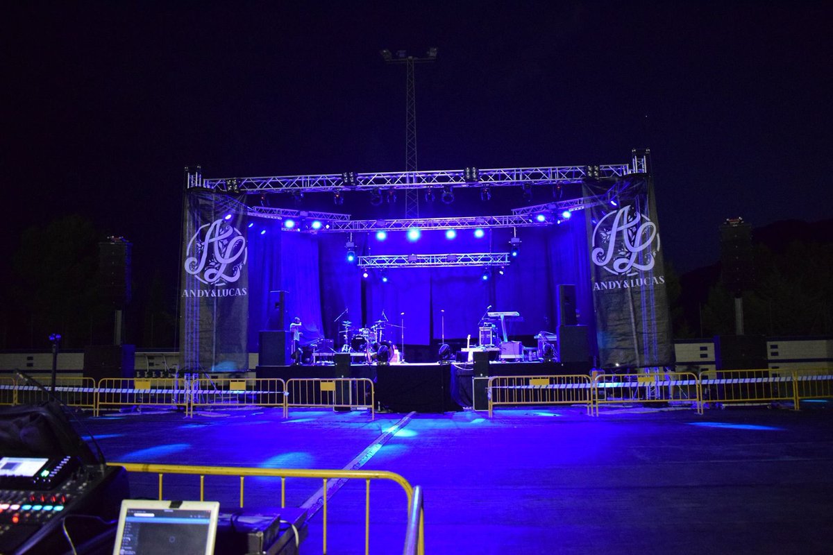 BlasterSound1's tweet photo. Gran escenario para grandes artistas como sois los dos @_AndyyLucas_ https://t.co/6cP6aJZNBY