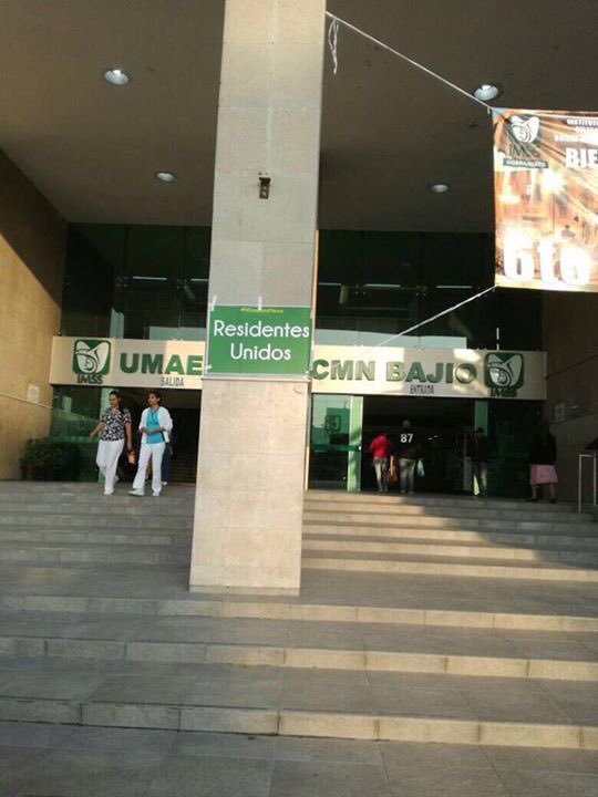 javierreyno's tweet photo. @ChumelTorres @SoyMedico7 @SoyMedico17 @udg_oficial @Tu_IMSSGto #Niunabatamenos https://t.co/m4Jt4VRLEe