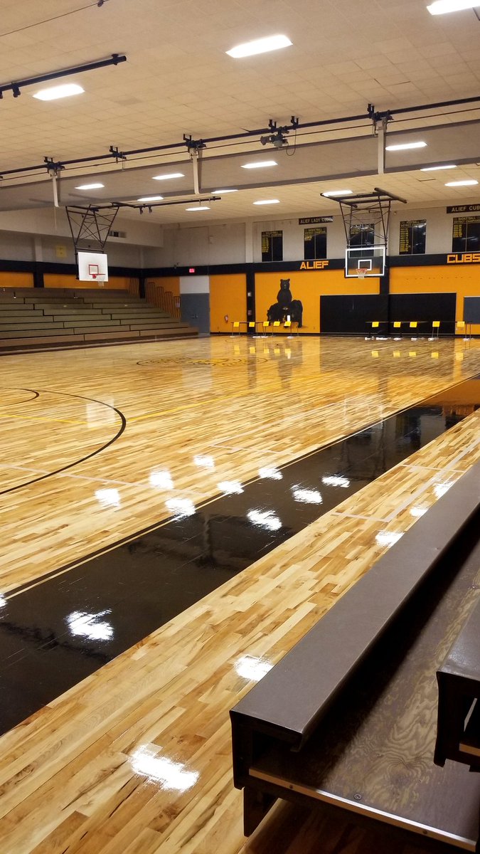 713_Cheech's tweet photo. This new gym floor ๐๐ผ๐๐ผ #keepinitklassy https://t.co/RO0CSubv3h